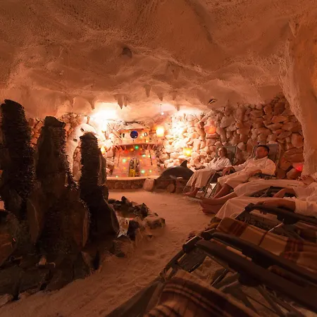 Leda - Adults Only 4* 코워브제크